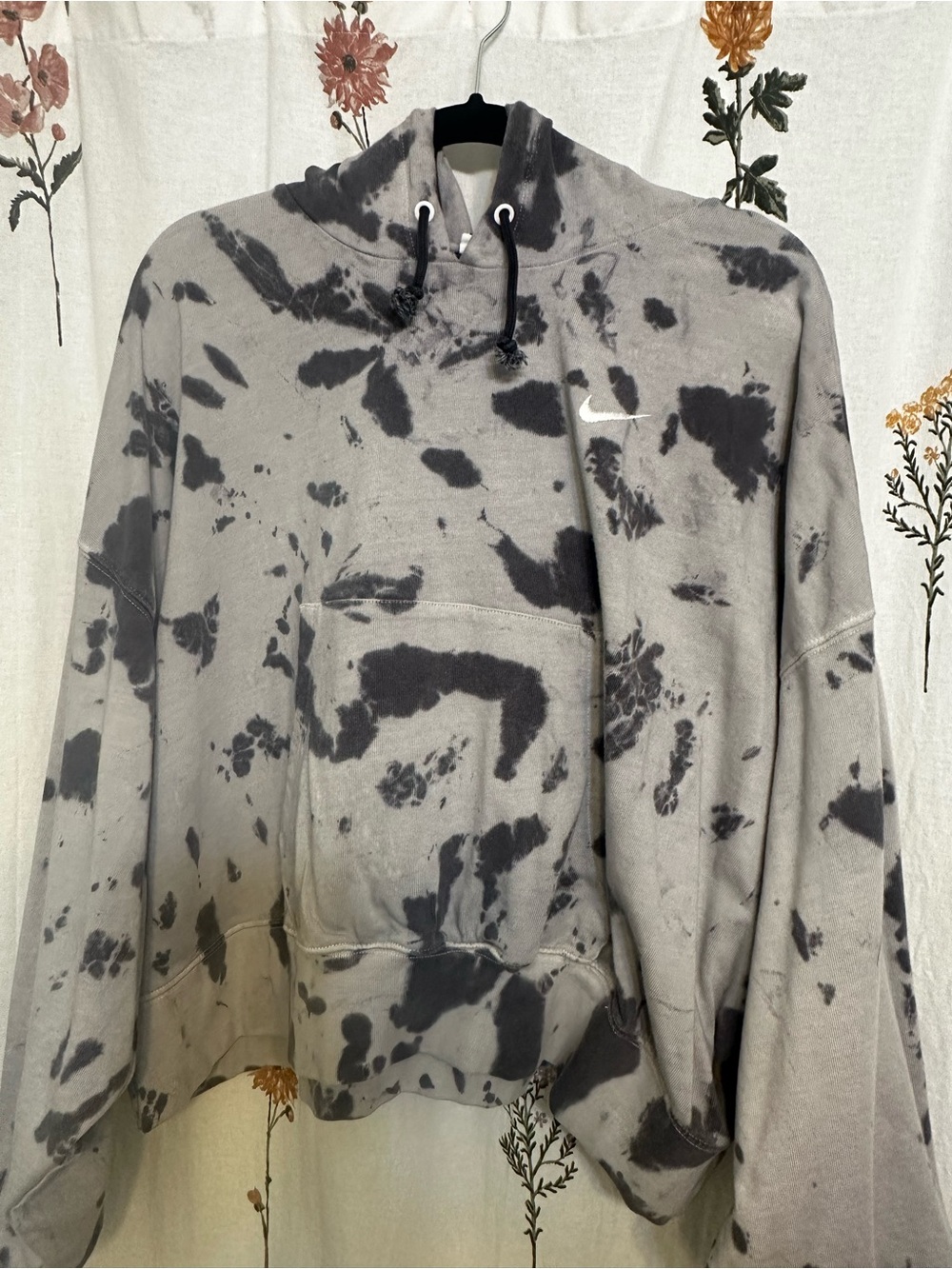 Nike women’s Gray Cropped Tie-Dye Pullover Hoodie